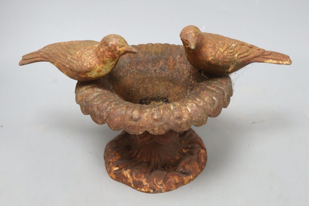 A cast iron bird bath, Doves of Pliny, height 21cm